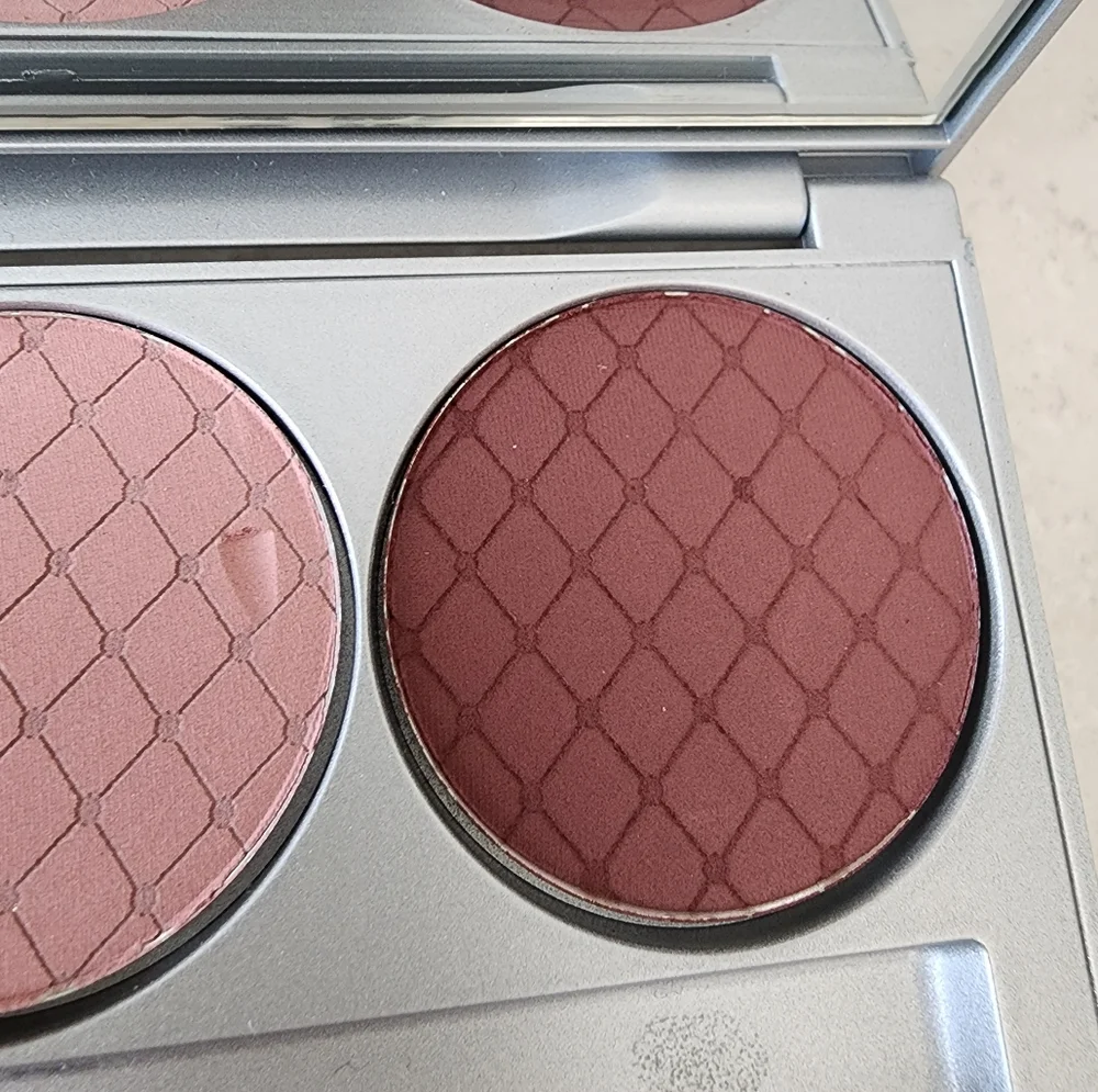 🩷💕 VICTORIA'S SECRET SILK WEAR EYE COLOR LUMINOUS POWDER PALETTE 💕🩷
